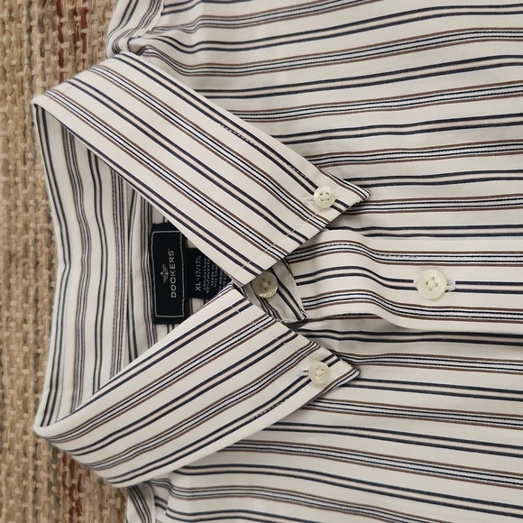 3/$20 Dockers White Striped Wrinkle Free Button-Up Shirt - Picture 2 of 10